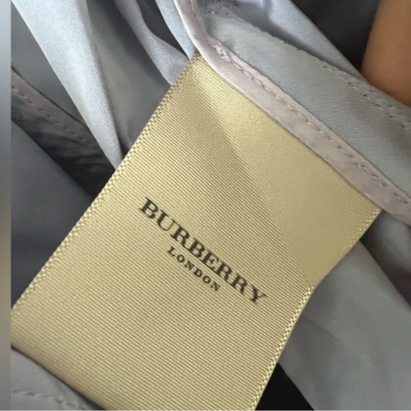 Burberry Trench Coat with Belt - Picture 5 of 8